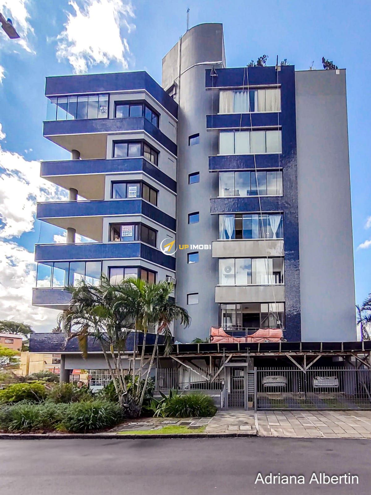 Cobertura, 2 dormitórios no bairro Chácara das Pedras em Porto Alegre para Comprar