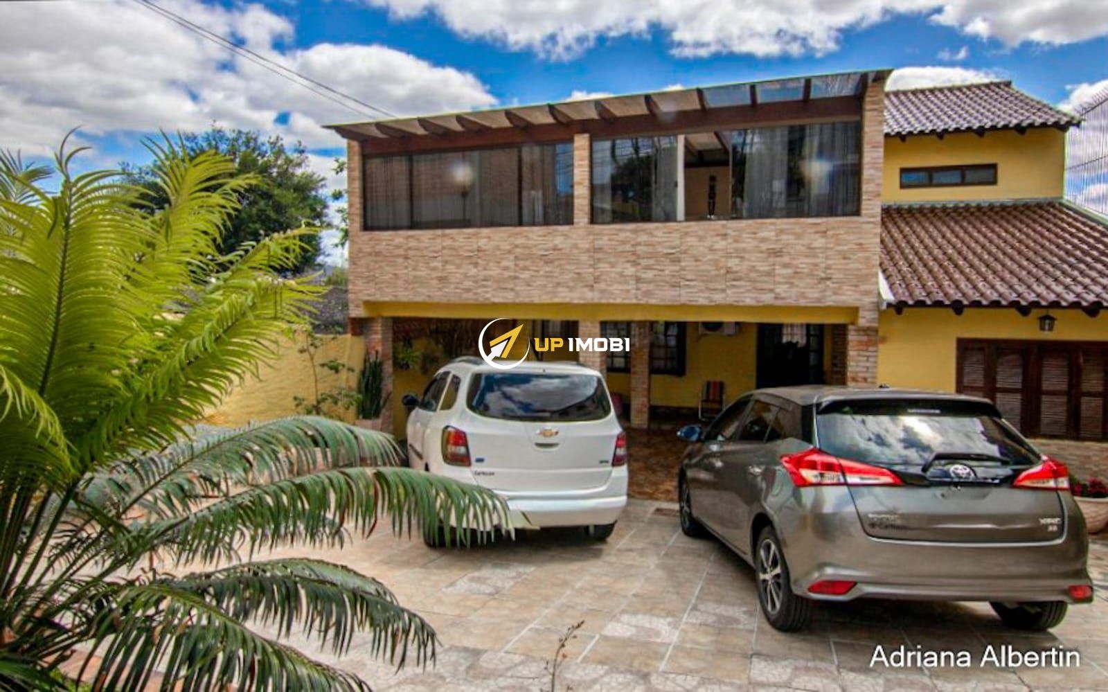 Casa com 320m², 3 dormitórios no bairro Partenon em Porto Alegre para Comprar