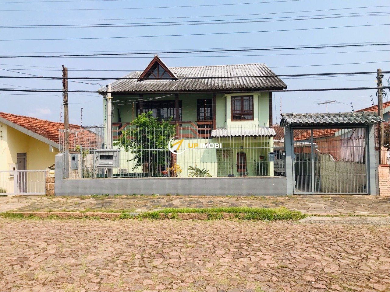 Casa com 279m², 6 dormitórios no bairro Cavalhada em Porto Alegre para Comprar