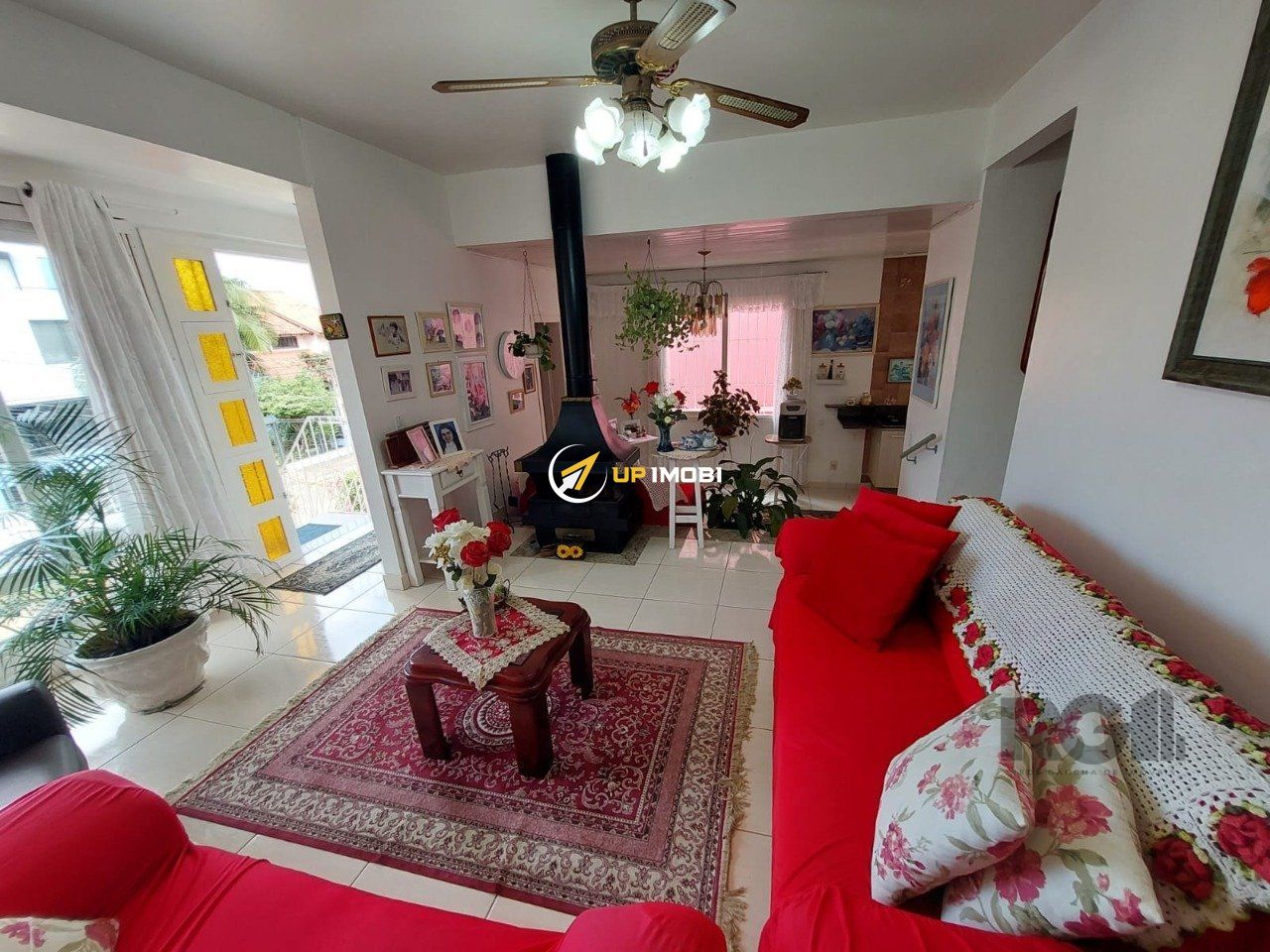 Casa de Condomínio com 243m², 3 dormitórios no bairro Espírito Santo em Porto Alegre para Comprar