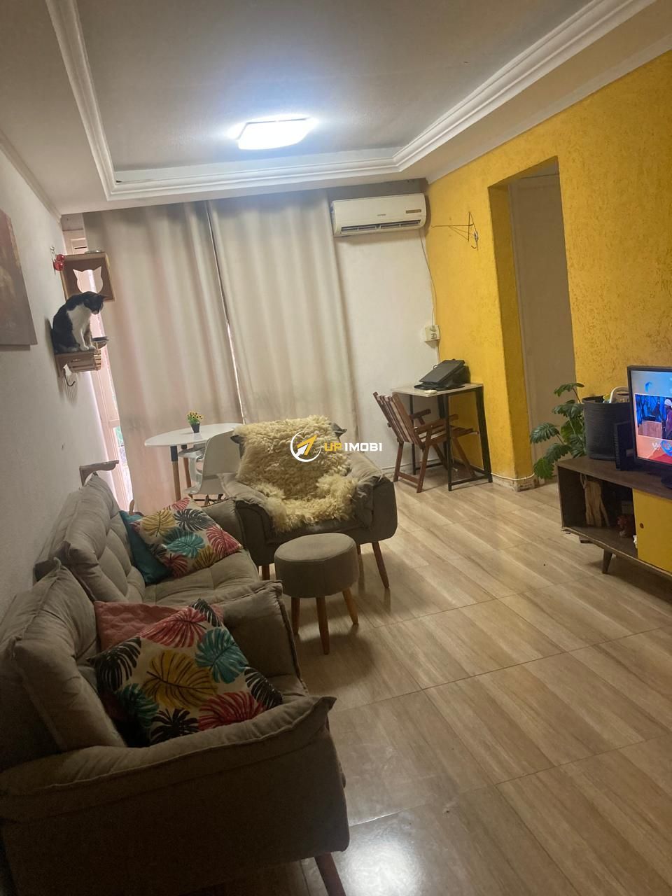 Apartamento, 2 dormitórios no bairro Jardim do Salso em Porto Alegre para Comprar
