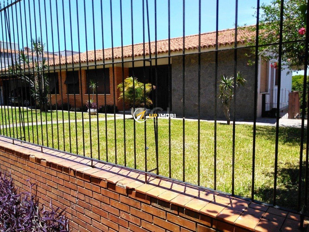 Casa com 400m², 7 dormitórios no bairro Vila Assunção em Porto Alegre para Comprar