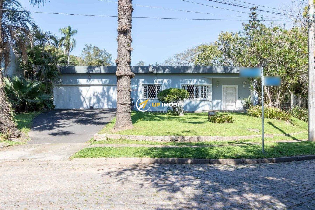 Casa com 250m², 3 dormitórios no bairro Tristeza em Porto Alegre para Comprar