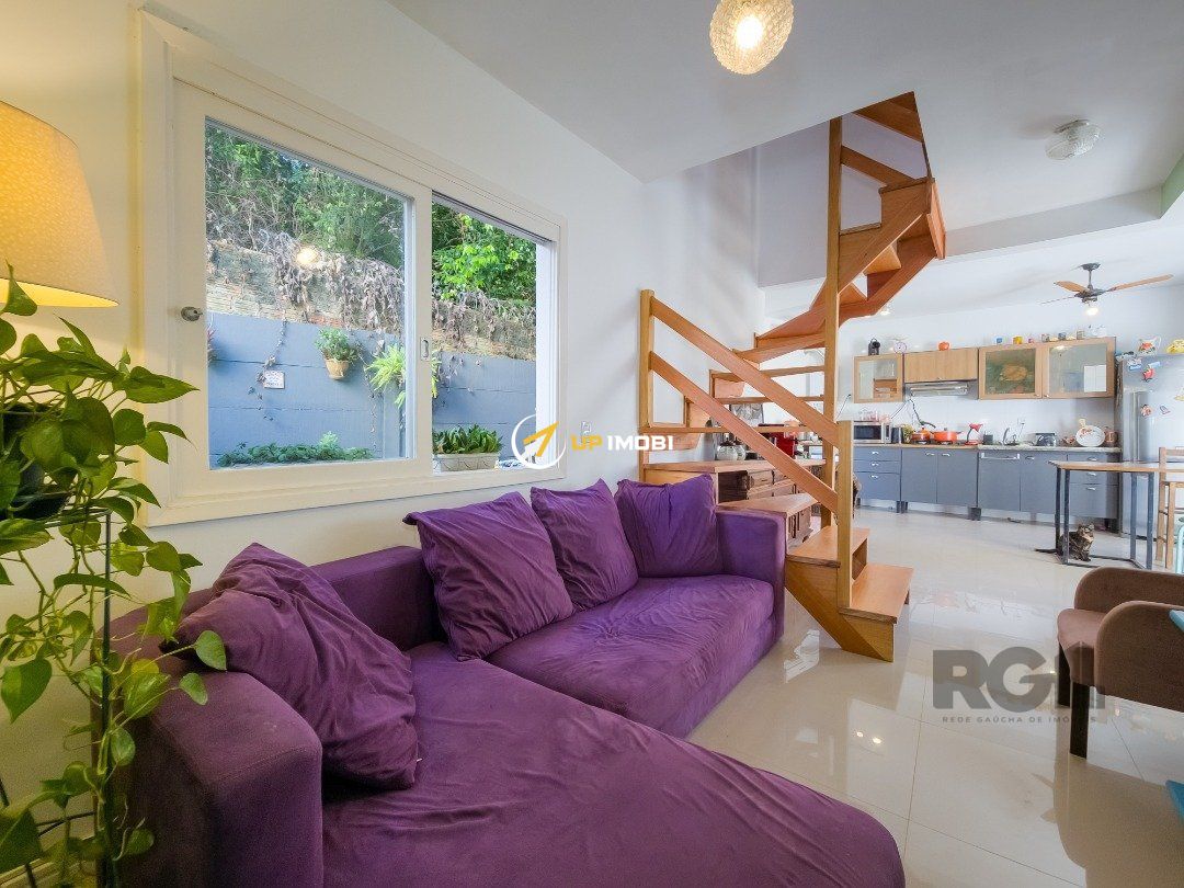 Casa de Condomínio com 238m², 4 dormitórios no bairro Vila Nova em Porto Alegre para Comprar