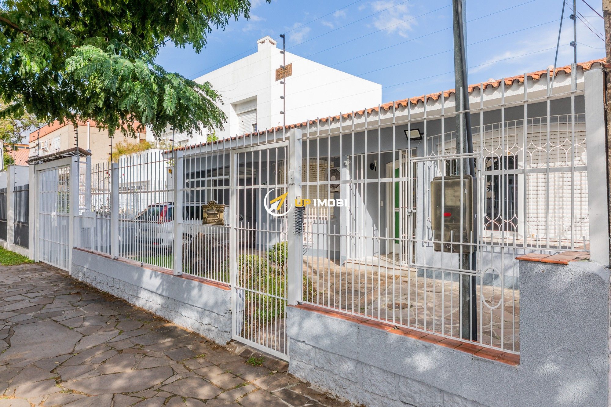 Casa, 3 dormitórios no bairro Nonoai em Porto Alegre para Comprar