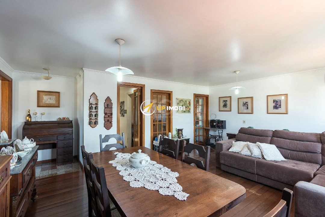 Casa com 320m², 5 dormitórios no bairro Tristeza em Porto Alegre para Comprar