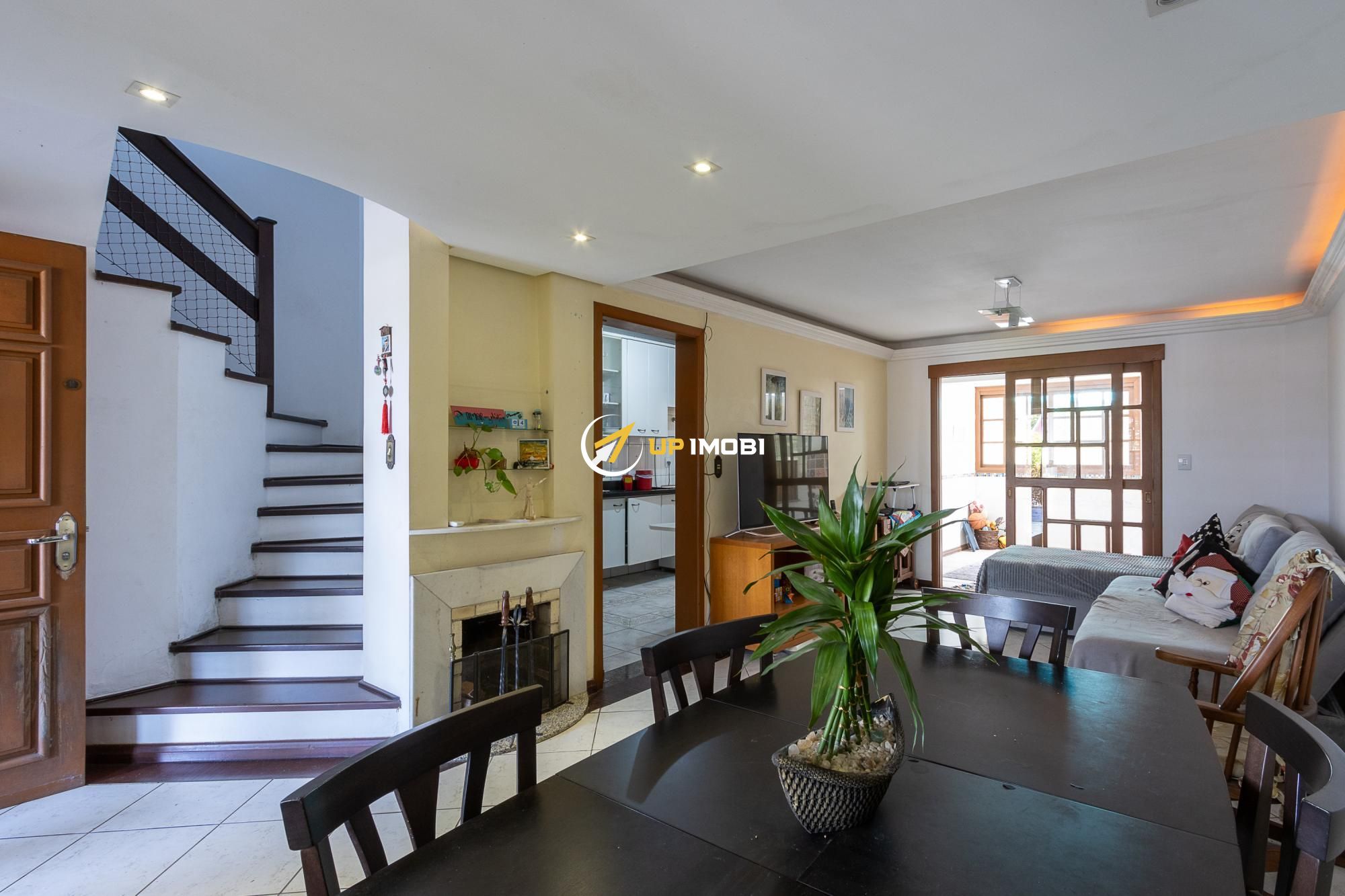 Casa com 184m², 3 dormitórios no bairro Espírito Santo em Porto Alegre para Comprar