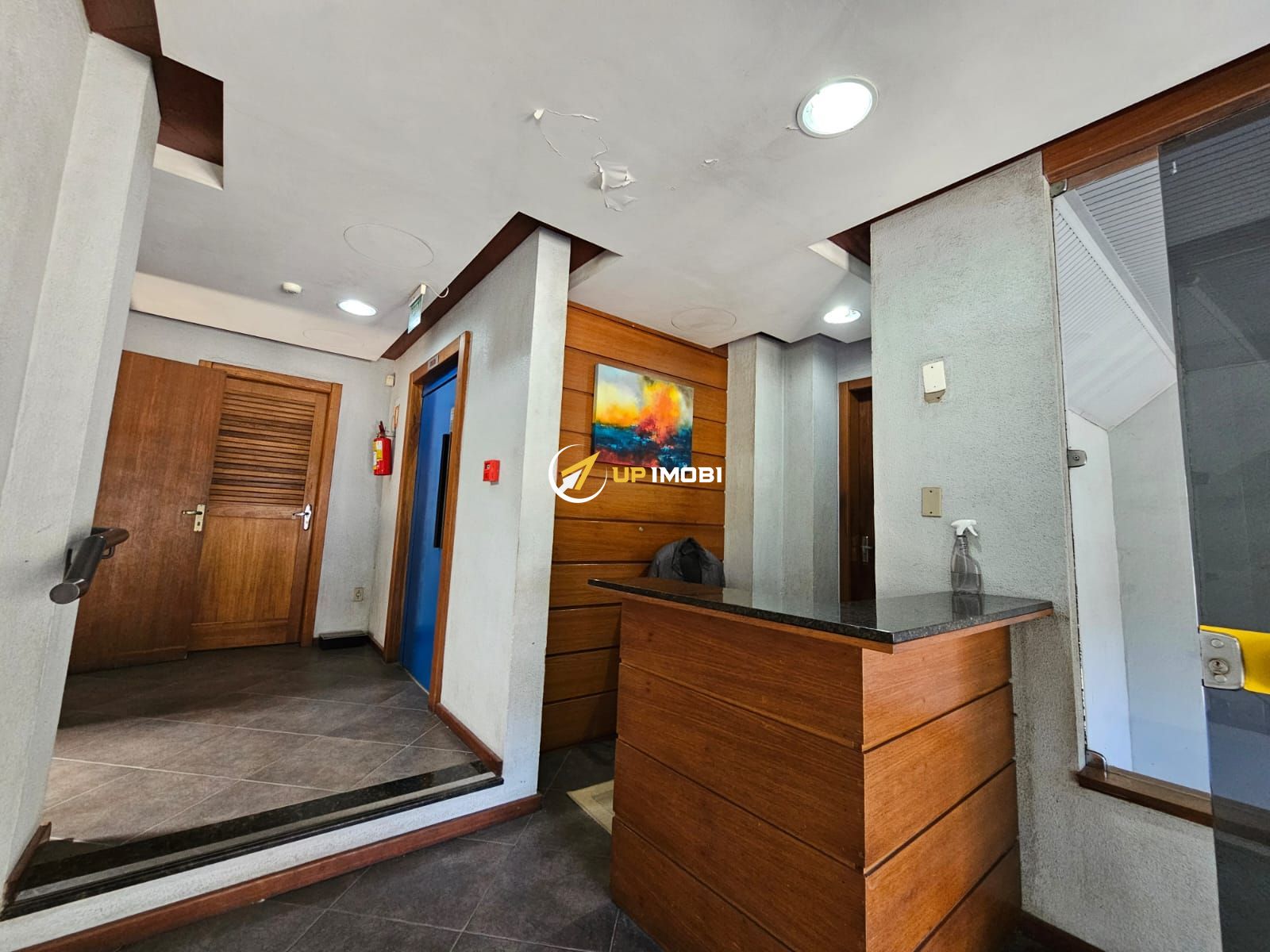 Sala Comercial, 1 dormitório no bairro Rio Branco em Porto Alegre para Comprar