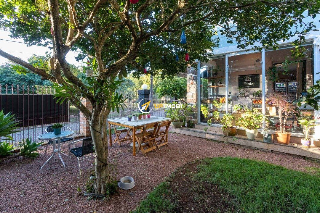 Casa com 200m², 3 dormitórios no bairro Vila Assunção em Porto Alegre para Comprar