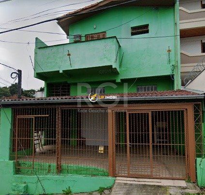 Casa com 360m², 3 dormitórios no bairro Medianeira em Porto Alegre para Comprar