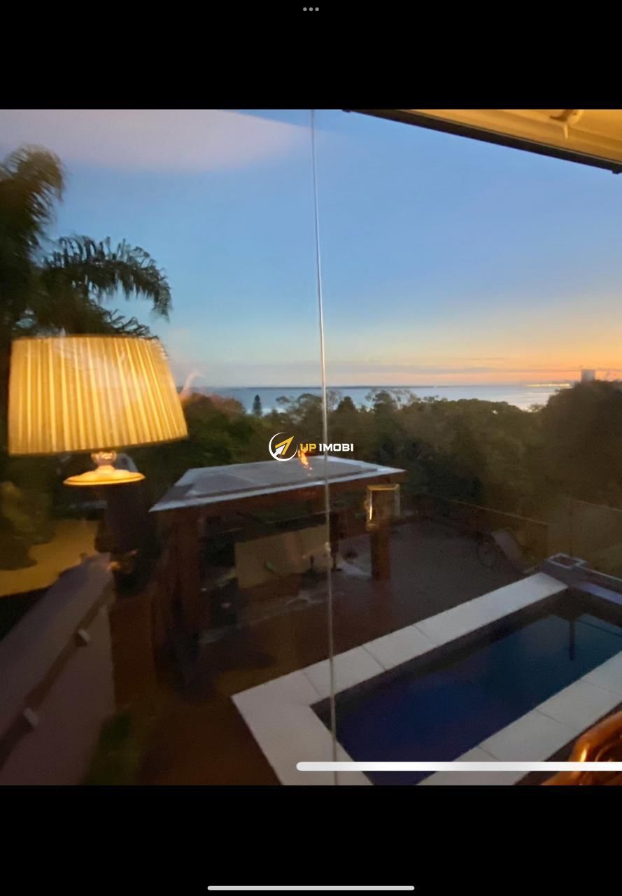 Casa, 4 dormitórios no bairro Vila Assunção em Porto Alegre para Comprar