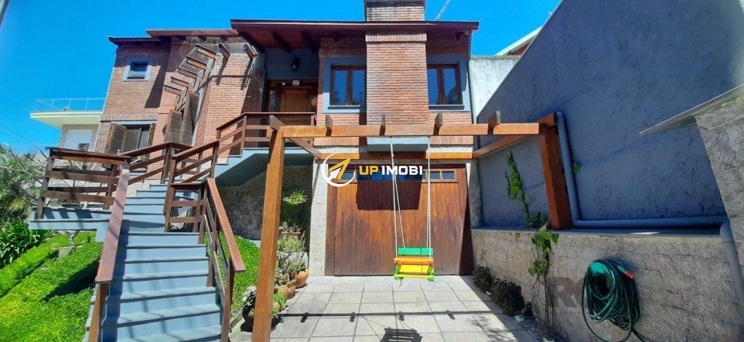 Casa de Condomínio com 246m², 4 dormitórios no bairro Lomba do Pinheiro em Porto Alegre para Comprar