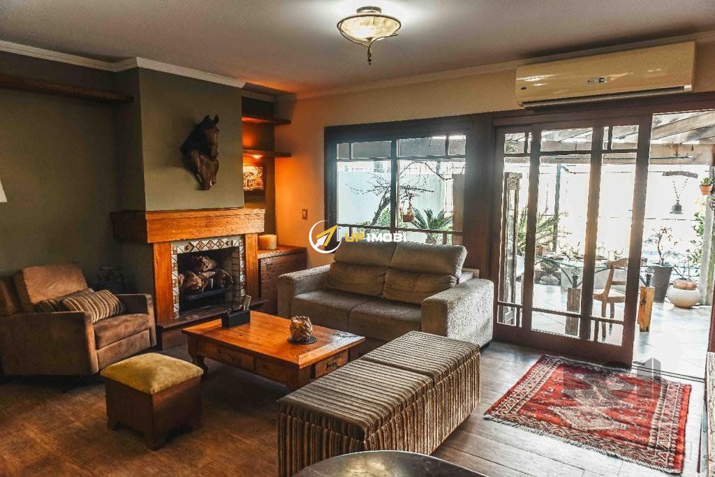 Casa de Condomínio, 3 dormitórios no bairro Vila Assunção em Porto Alegre para Comprar