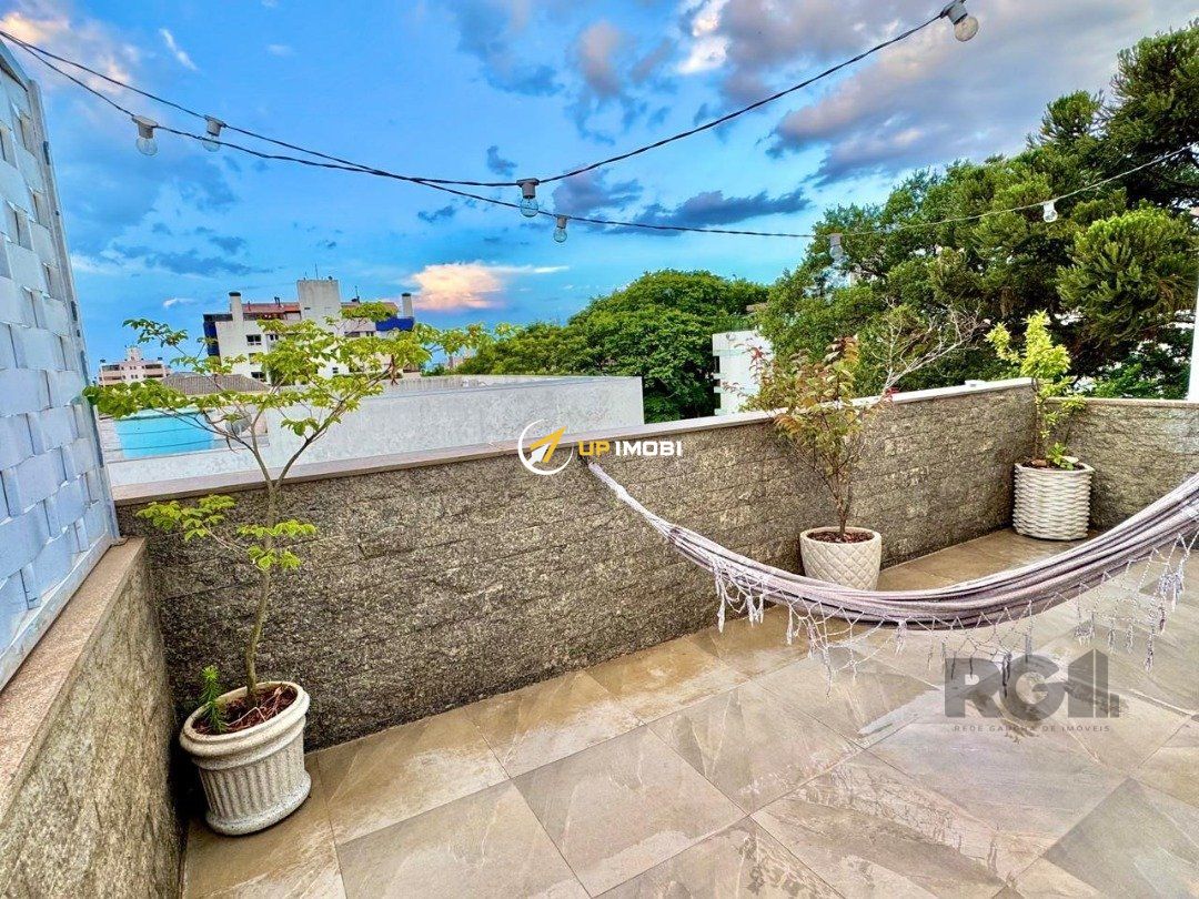 Cobertura, 2 dormitórios no bairro São João em Porto Alegre para Comprar