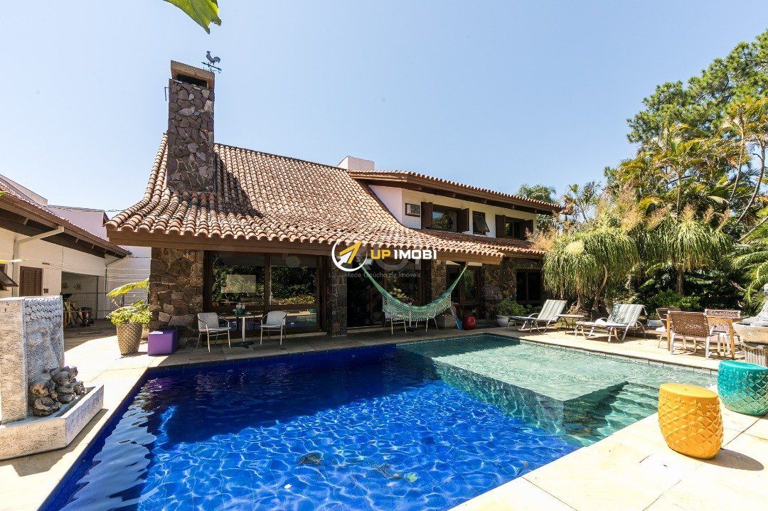 Casa com 370m², 5 dormitórios no bairro Vila Assunção em Porto Alegre para Comprar