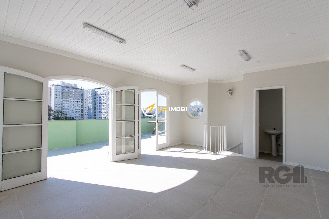 Cobertura, 2 dormitórios no bairro Cristal em Porto Alegre para Comprar