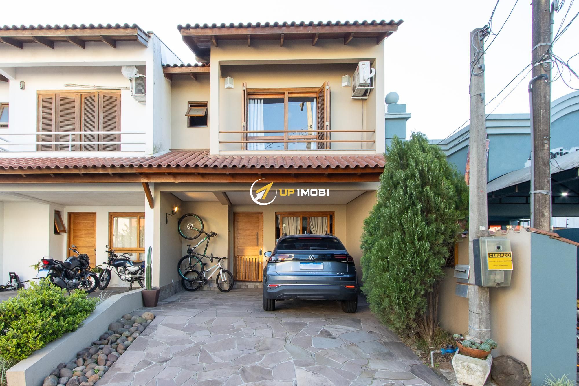 Casa de Condomínio, 3 dormitórios no bairro Hípica em Porto Alegre para Comprar