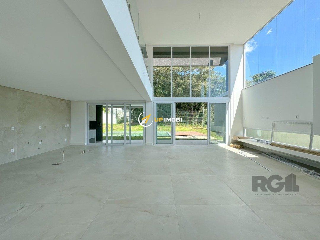 Casa de Condomínio, 4 dormitórios no bairro Vila Nova em Porto Alegre para Comprar