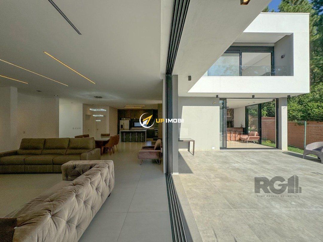 Casa de Condomínio com 340m², 4 dormitórios no bairro Vila Nova em Porto Alegre para Comprar