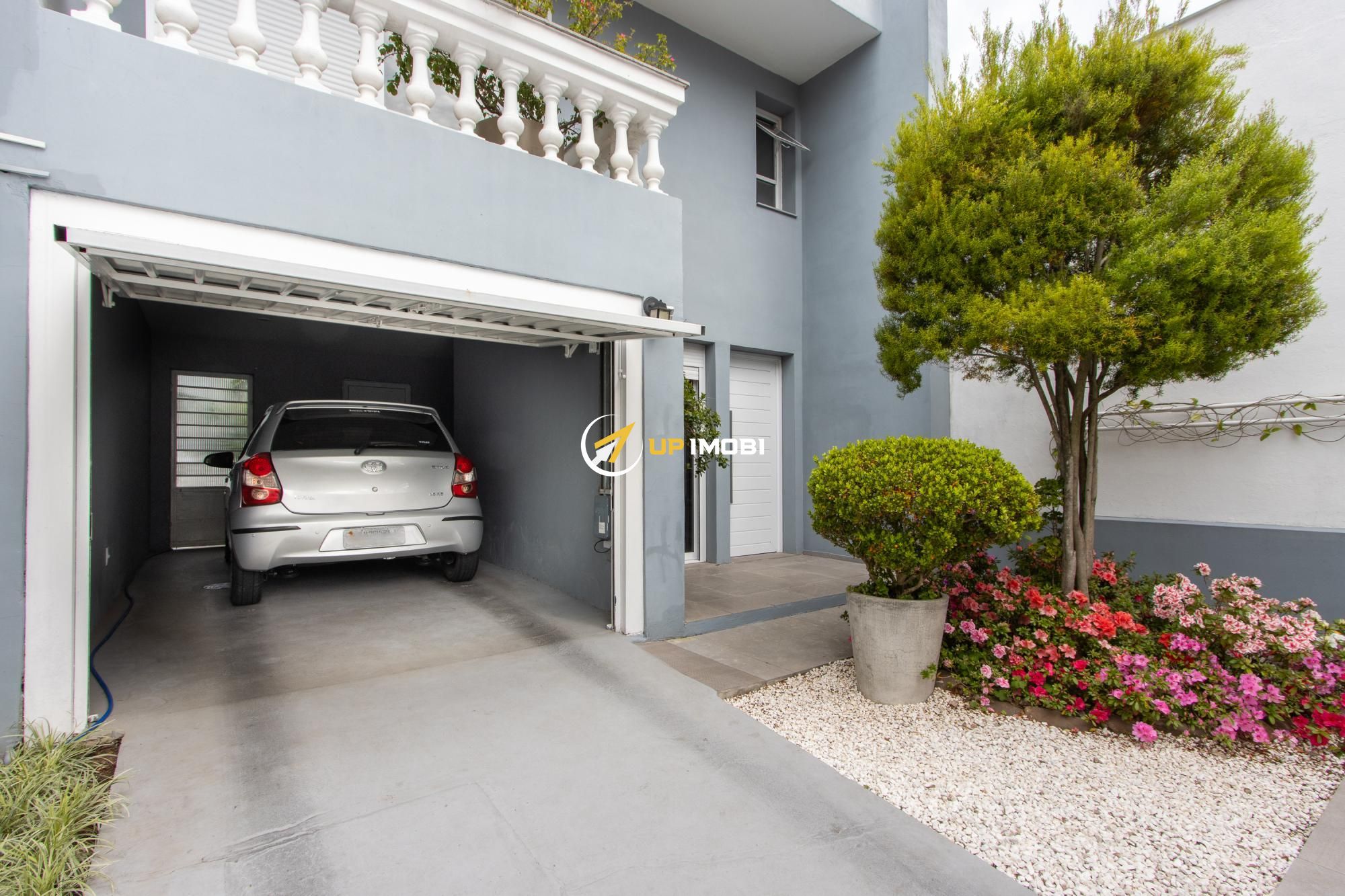 Casa, 4 dormitórios no bairro Menino Deus em Porto Alegre para Comprar