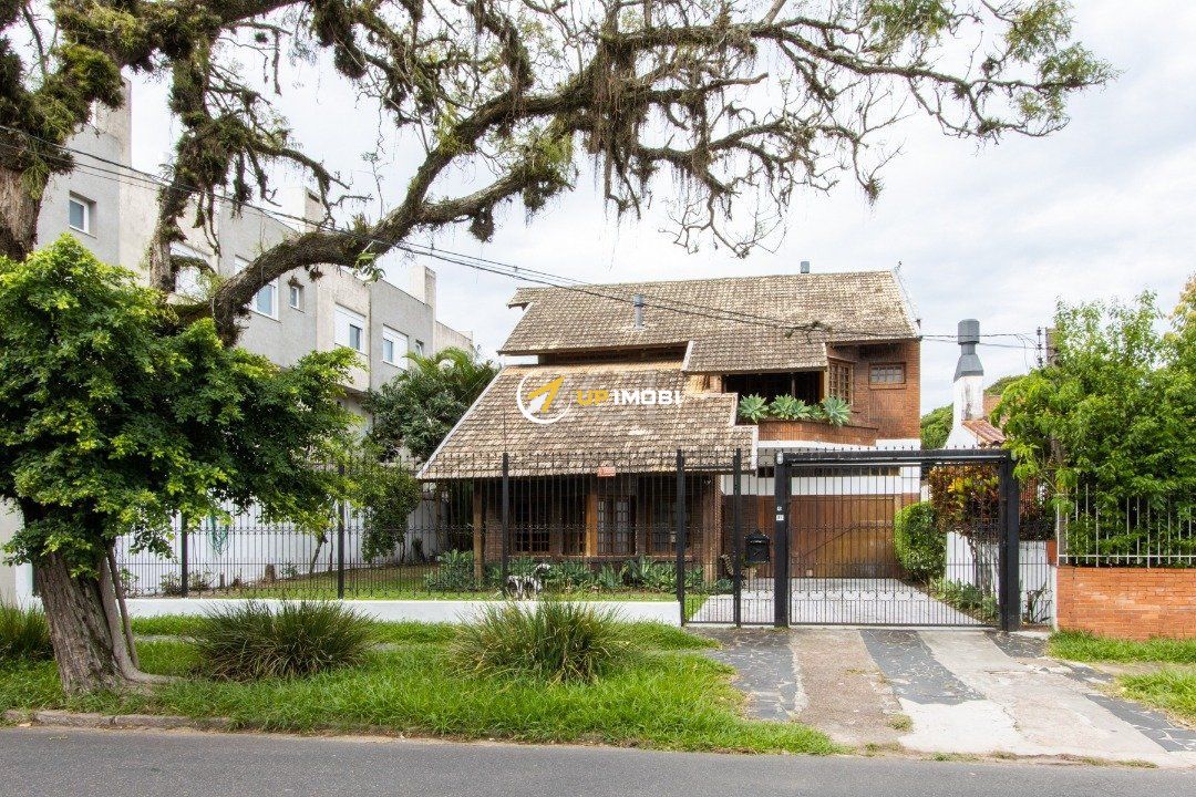 Casa com 250m², 5 dormitórios no bairro Tristeza em Porto Alegre para Comprar