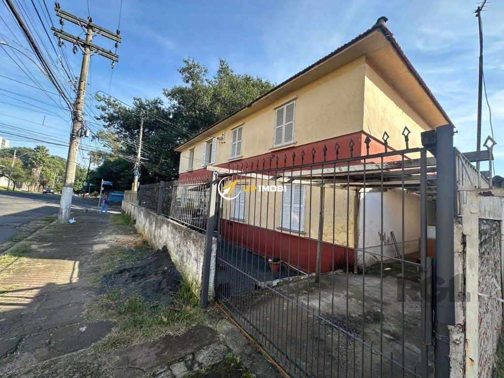 Casa com 78m², 3 dormitórios no bairro Passo da Areia em Porto Alegre para Comprar