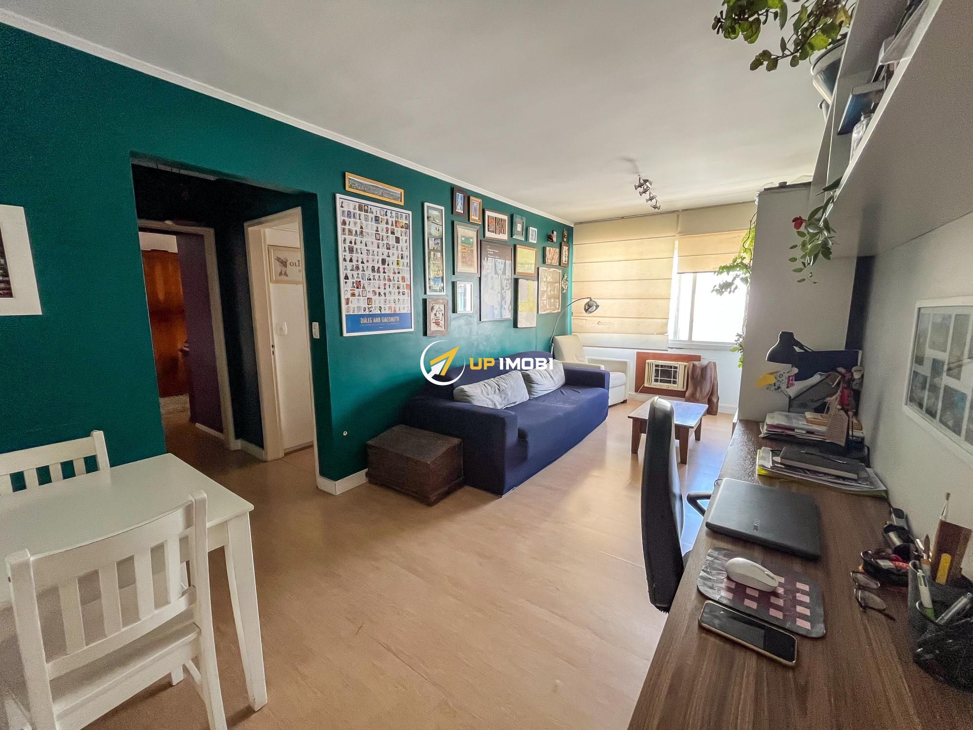 Apartamento, 2 dormitórios no bairro Santa Cecília em Porto Alegre para Comprar