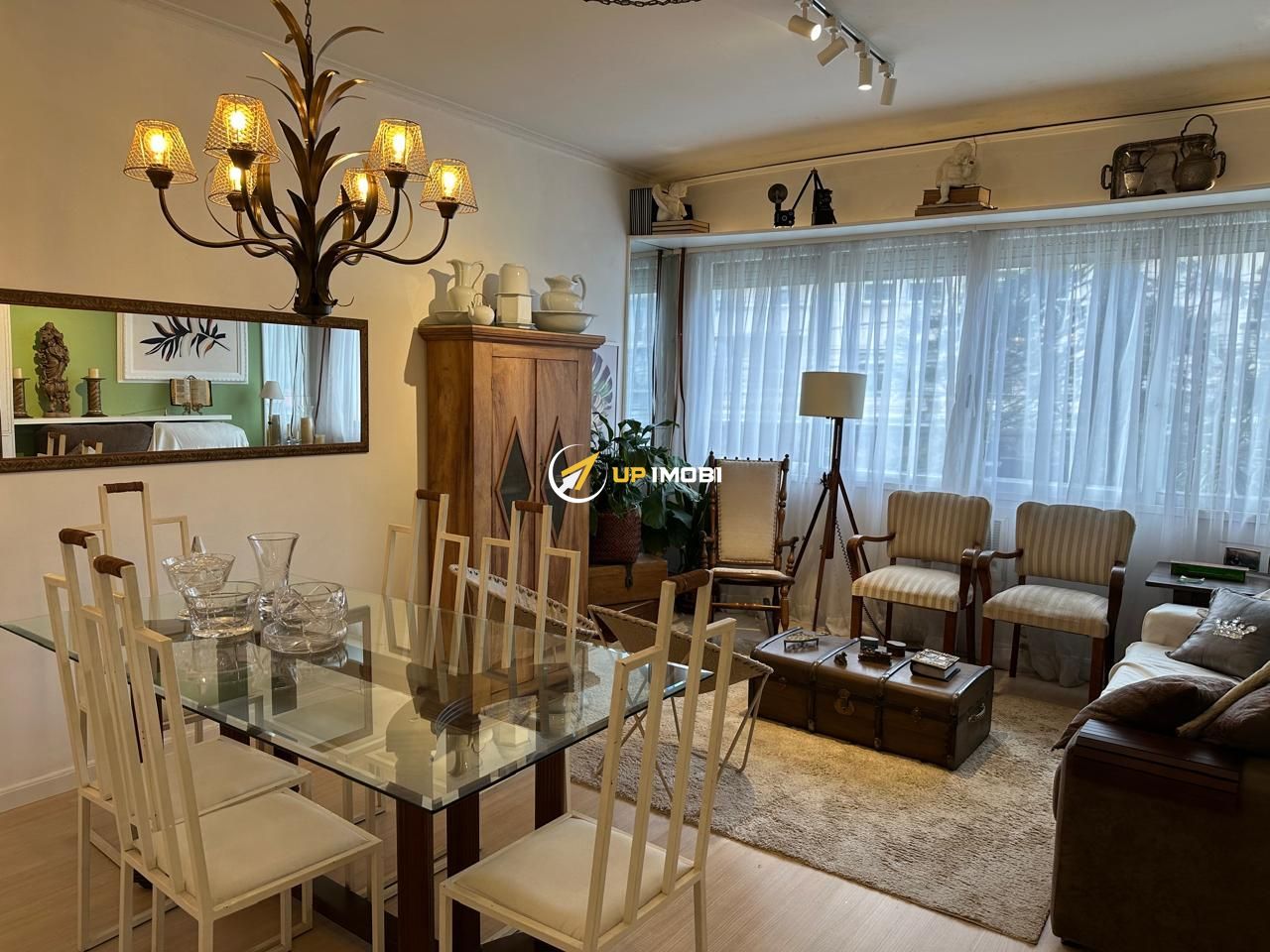 Apartamento, 3 dormitórios no bairro Moinhos de Vento em Porto Alegre para Comprar