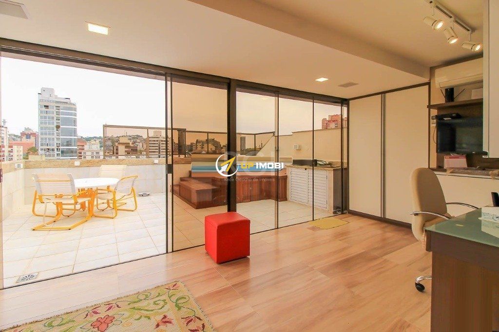 Cobertura, 3 dormitórios no bairro Menino Deus em Porto Alegre para Comprar