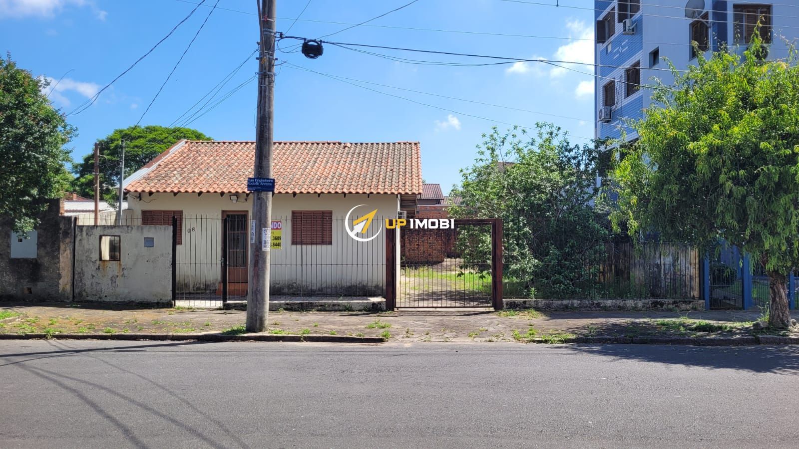 Casa, 3 dormitórios no bairro Partenon em Porto Alegre para Comprar