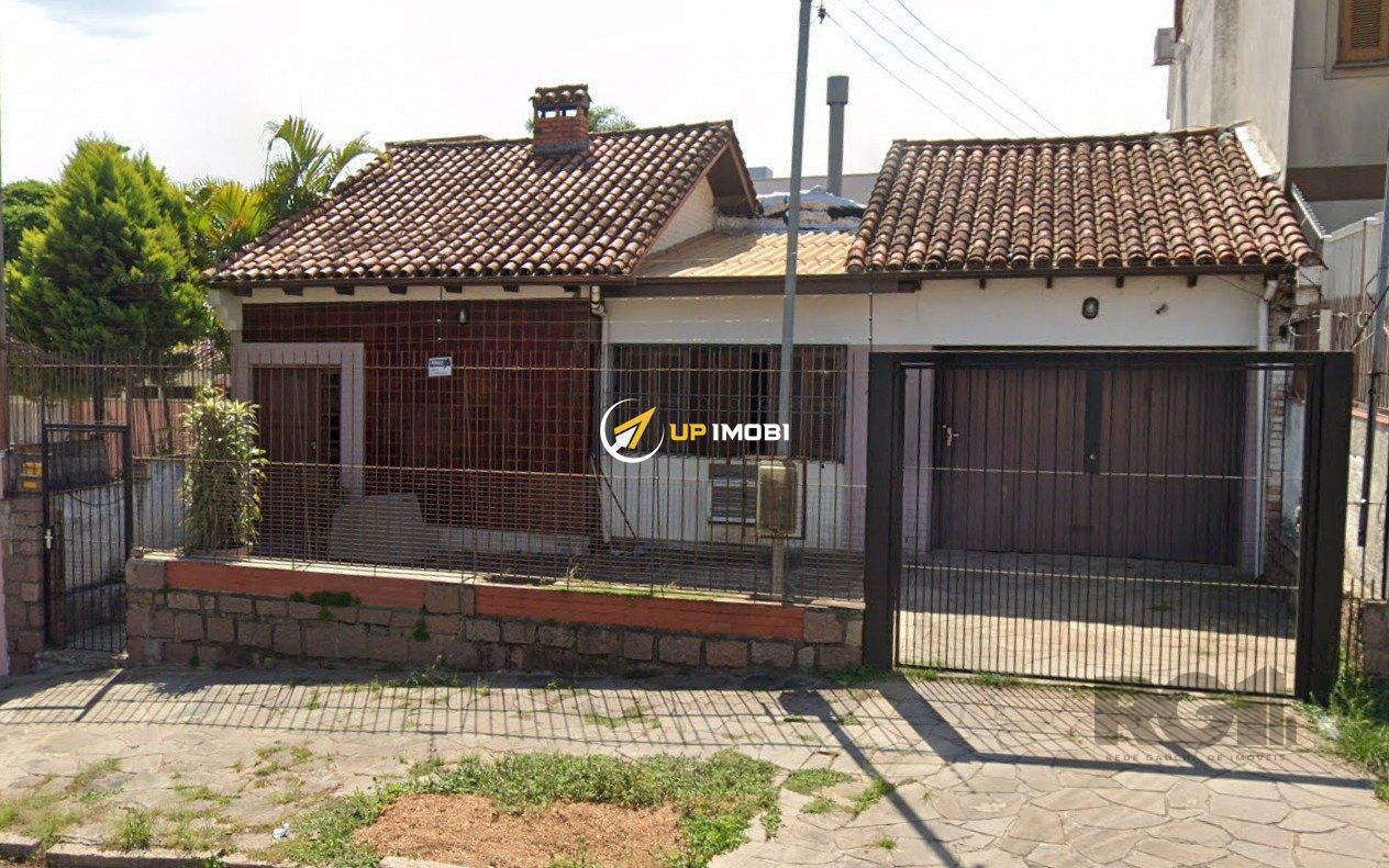 Casa com 156m², 3 dormitórios no bairro Partenon em Porto Alegre para Comprar