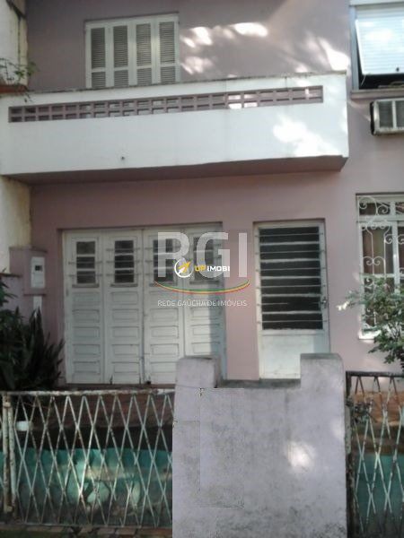 Casa com 250m², 3 dormitórios no bairro Santana em Porto Alegre para Comprar