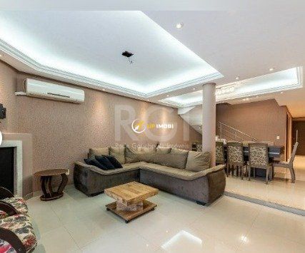 Casa com 225m², 3 dormitórios no bairro Guarujá em Porto Alegre para Comprar