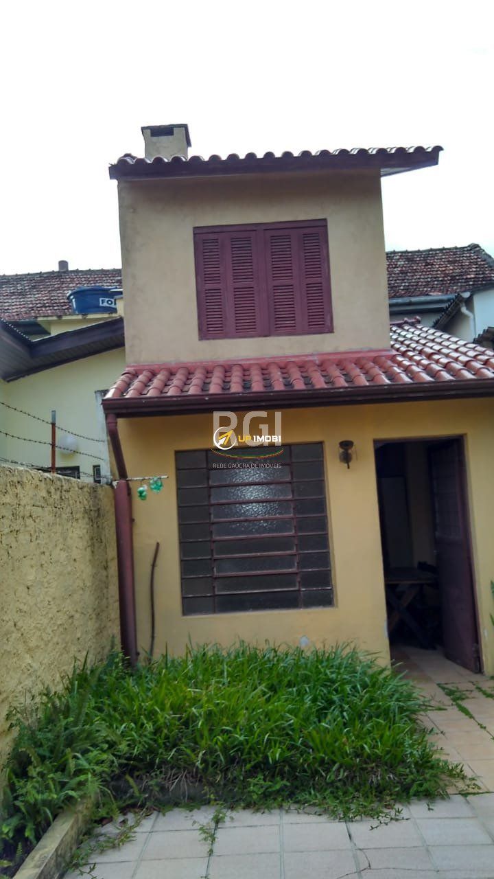 Casa com 140m², 3 dormitórios no bairro Santana em Porto Alegre para Comprar