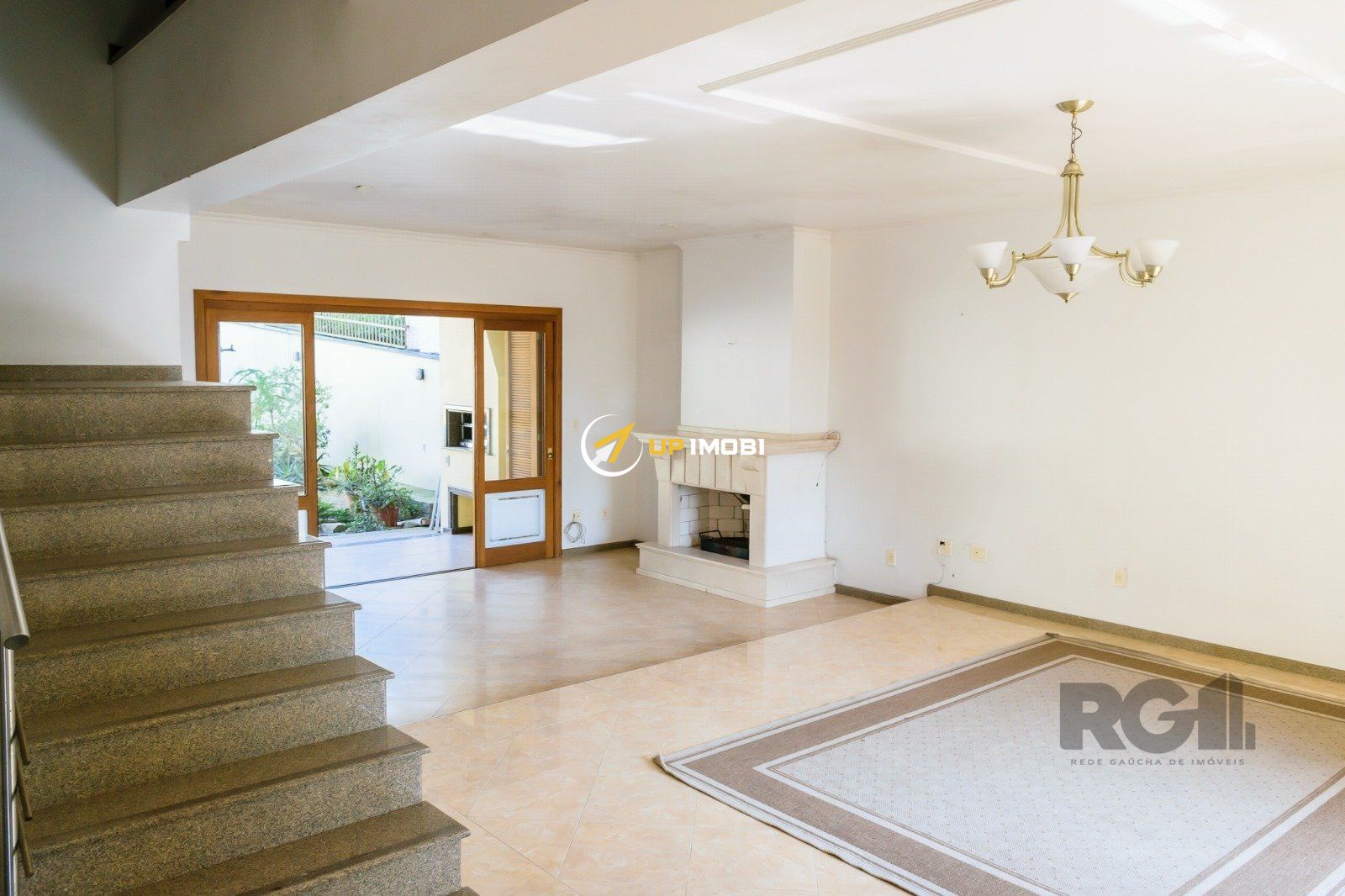 Casa com 549m², 3 dormitórios no bairro Chácara das Pedras em Porto Alegre para Comprar