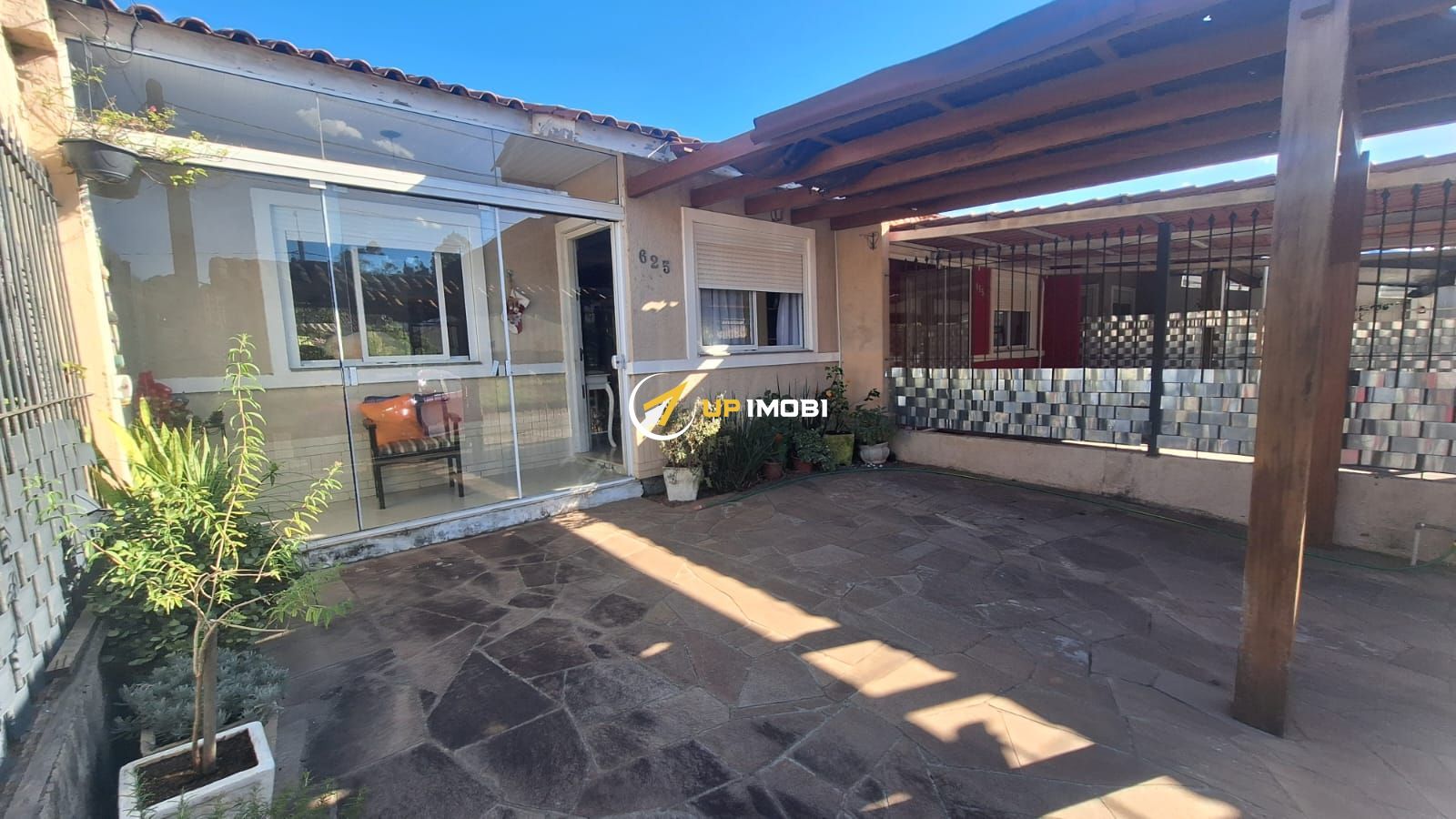 Casa, 2 dormitórios no bairro Hípica em Porto Alegre para Comprar