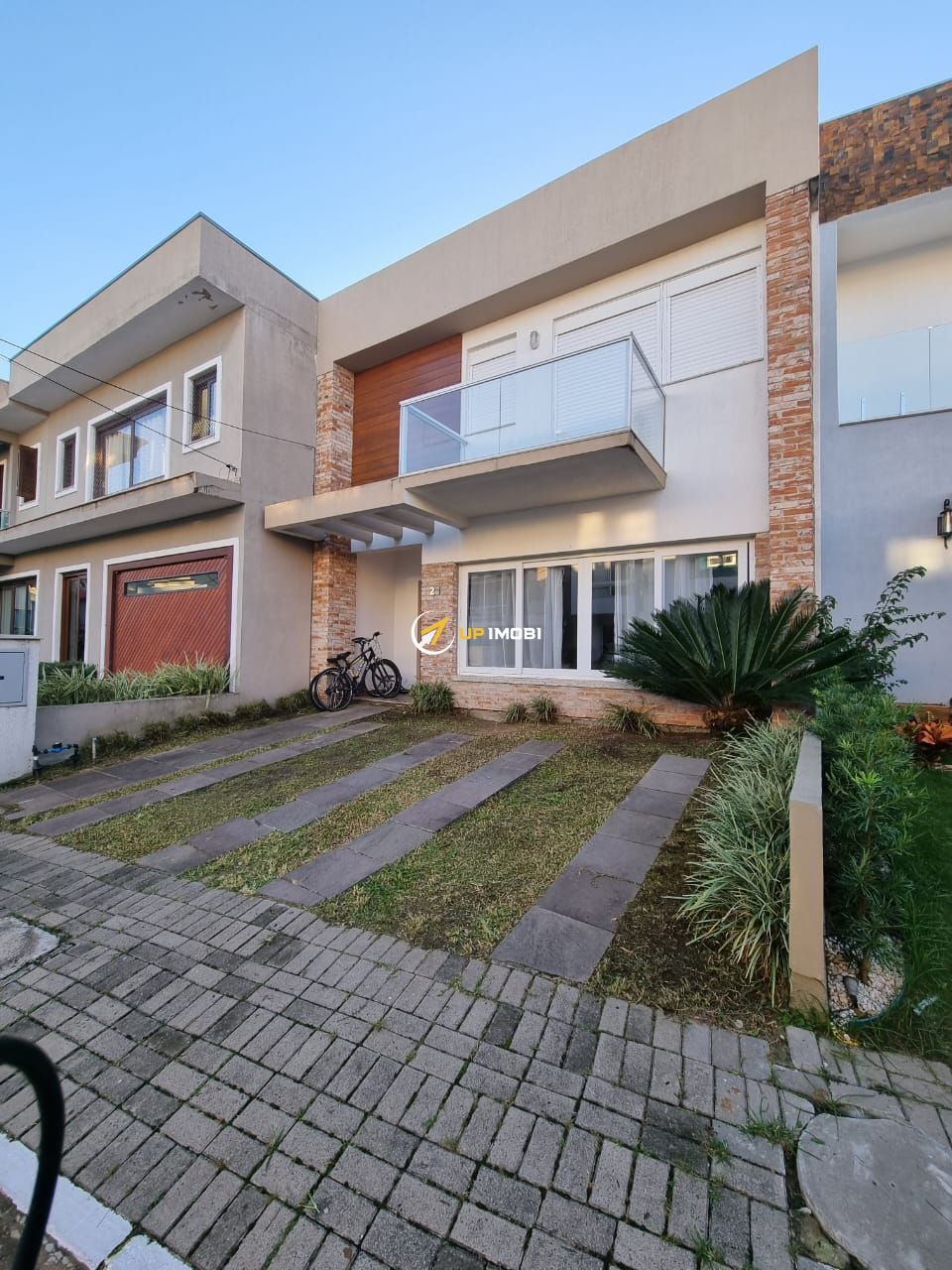 Casa, 3 dormitórios no bairro Hípica em Porto Alegre para Comprar