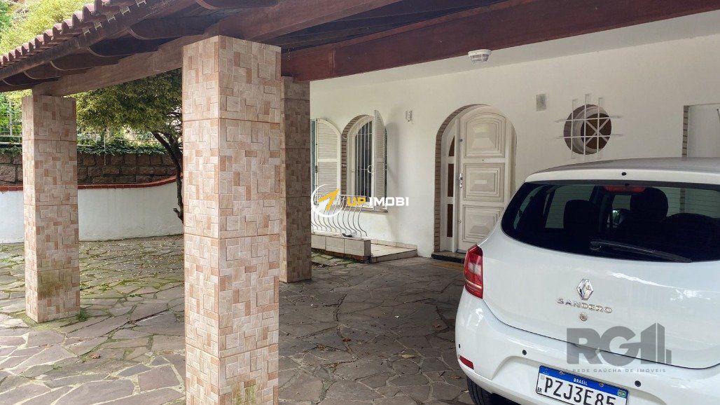 Casa com 150m², 3 dormitórios no bairro Cavalhada em Porto Alegre para Comprar