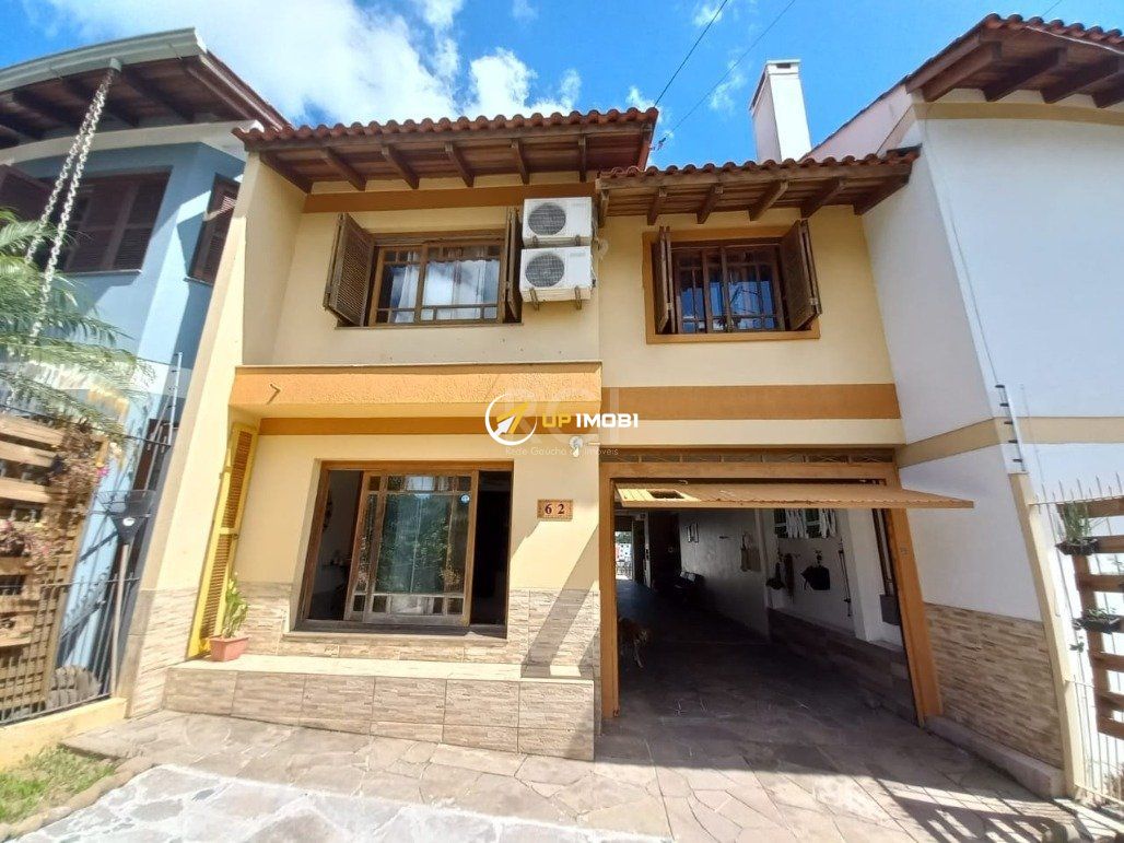 Casa com 188m², 4 dormitórios no bairro Espírito Santo em Porto Alegre para Comprar