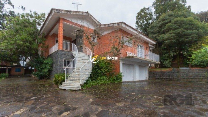 Casa com 611m², 4 dormitórios no bairro Vila Assunção em Porto Alegre para Comprar