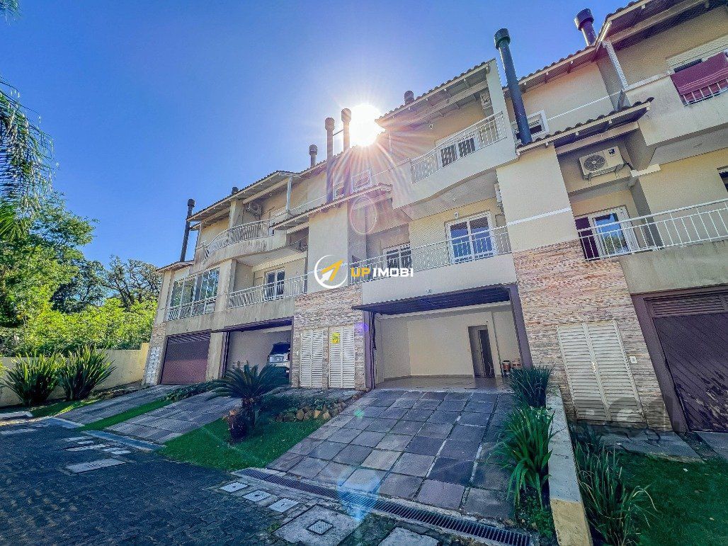 Casa de Condomínio com 245m², 3 dormitórios no bairro Pedra Redonda em Porto Alegre para Comprar