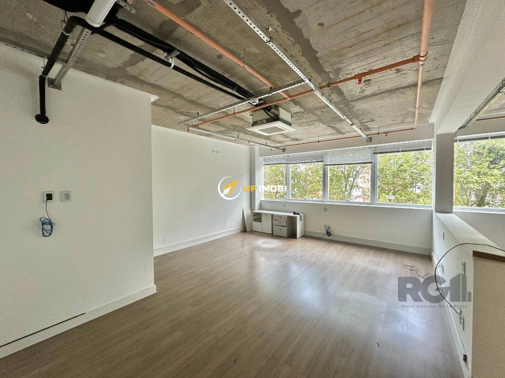 Sala Comercial, 1 dormitório no bairro Mont Serrat em Porto Alegre para Comprar