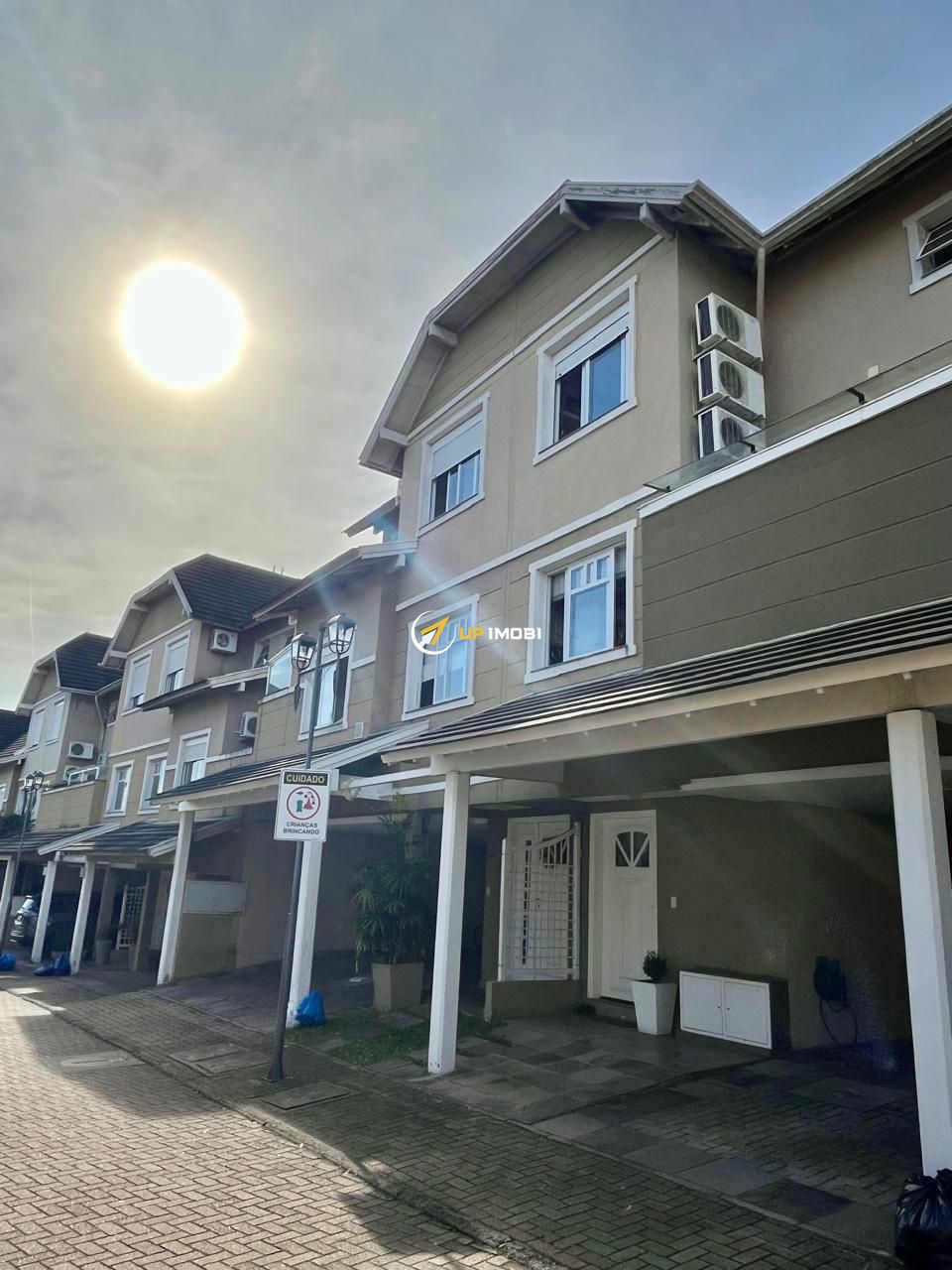 Casa de Condomínio, 4 dormitórios no bairro Jardim Carvalho em Porto Alegre para Comprar