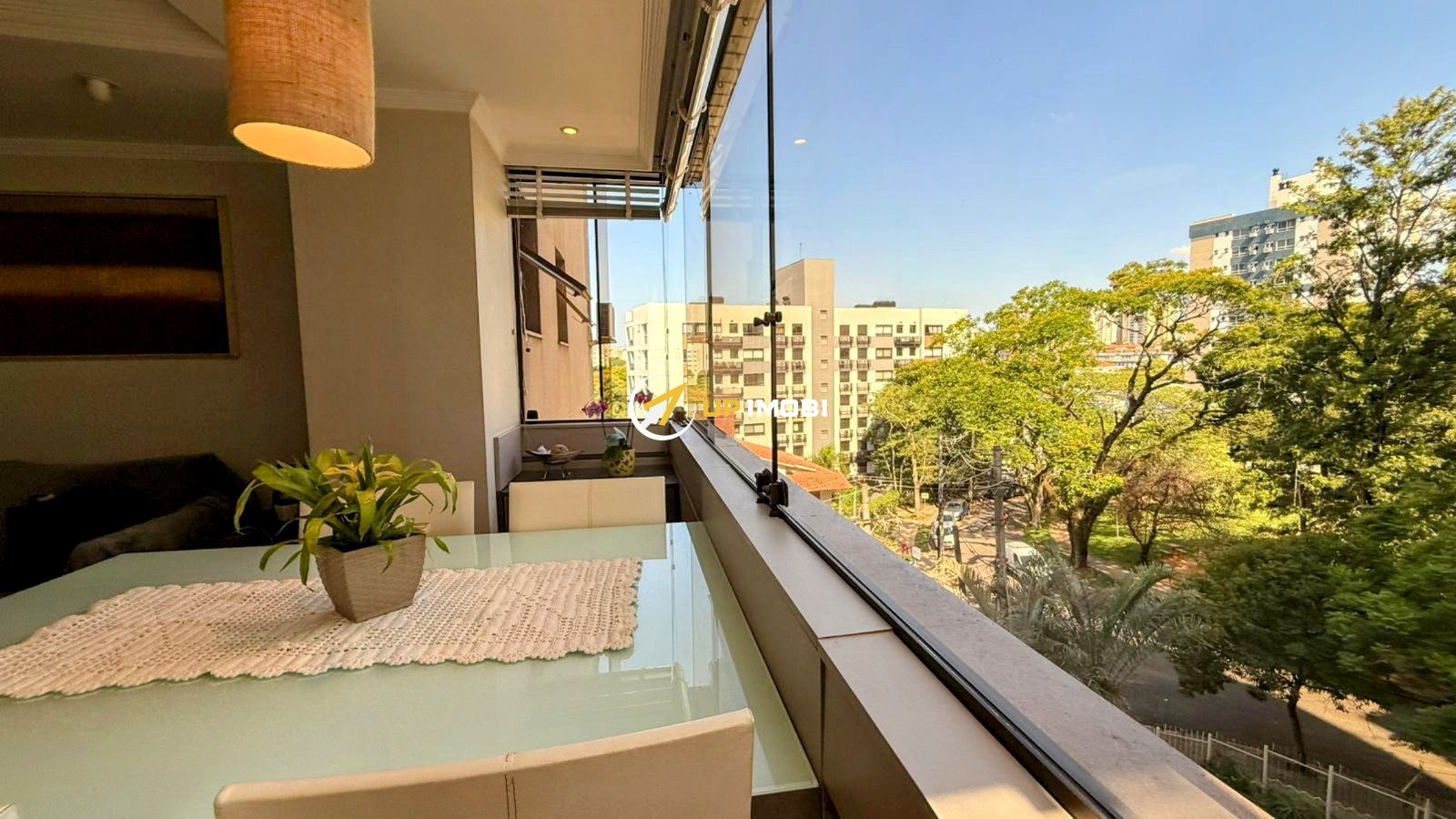 Cobertura, 3 dormitórios no bairro Passo da Areia em Porto Alegre para Comprar