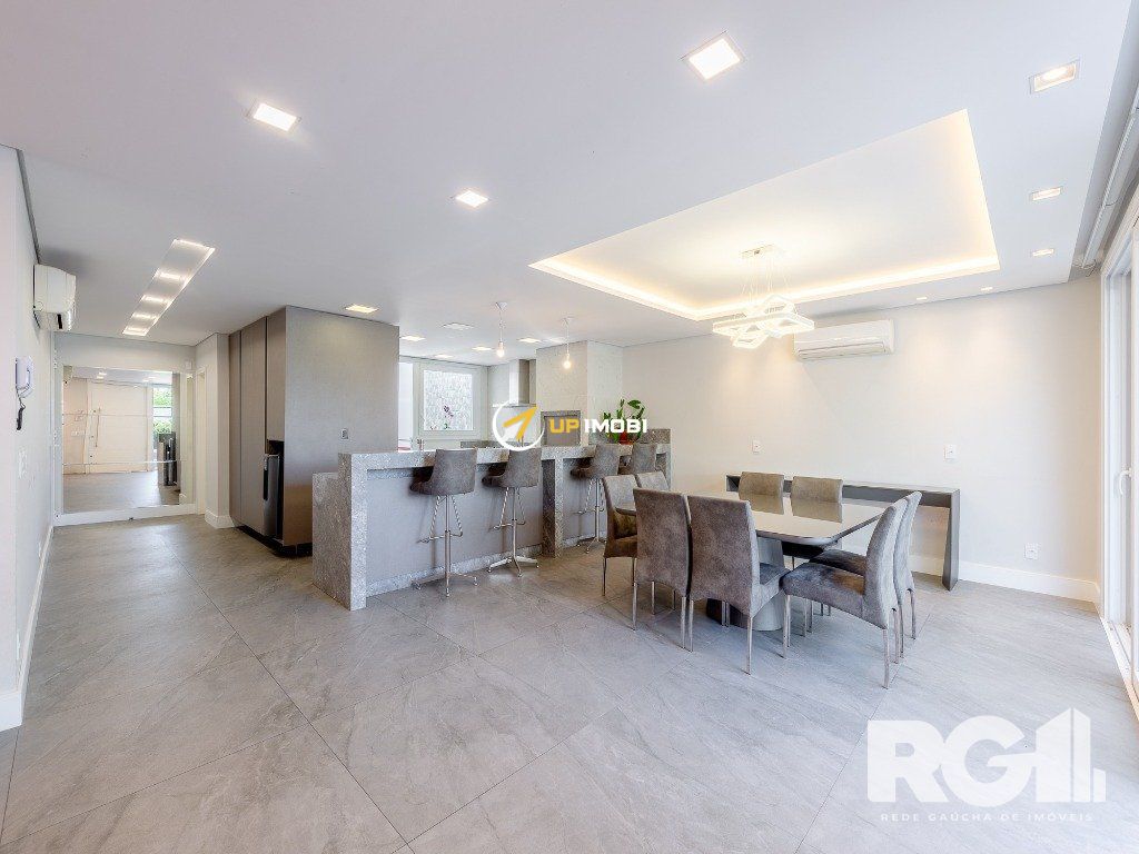 Casa com 400m², 3 dormitórios no bairro Três Figueiras em Porto Alegre para Comprar