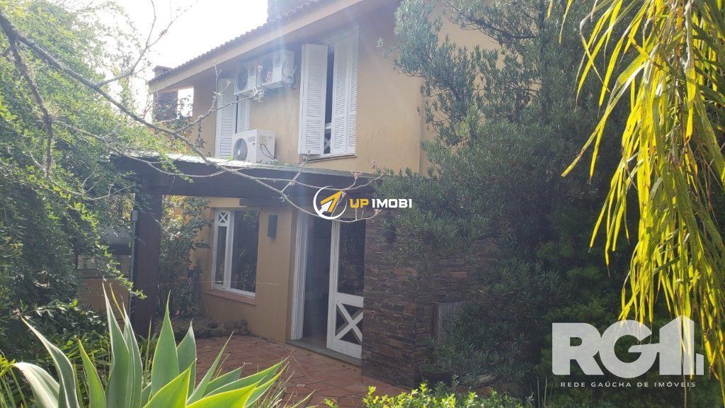 Casa de Condomínio com 220m², 3 dormitórios no bairro Cavalhada em Porto Alegre para Comprar