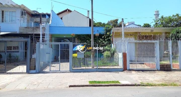 Casa, 2 dormitórios no bairro Menino Deus em Porto Alegre para Comprar