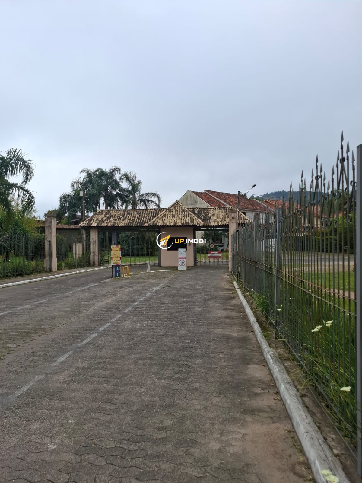 Casa, 3 dormitórios no bairro Espírito Santo em Porto Alegre para Comprar