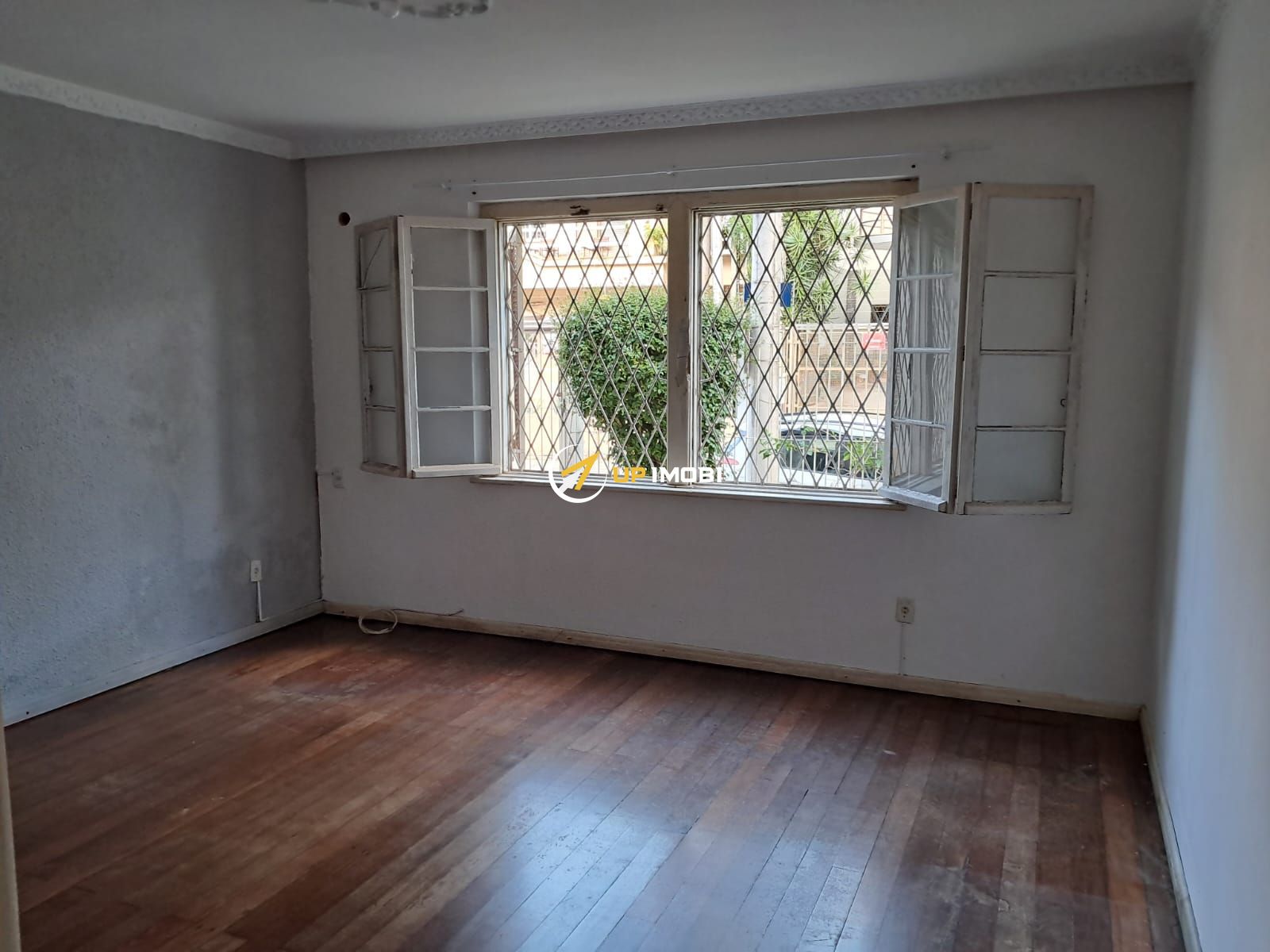 Apartamento, 2 dormitórios no bairro Auxiliadora em Porto Alegre para Comprar
