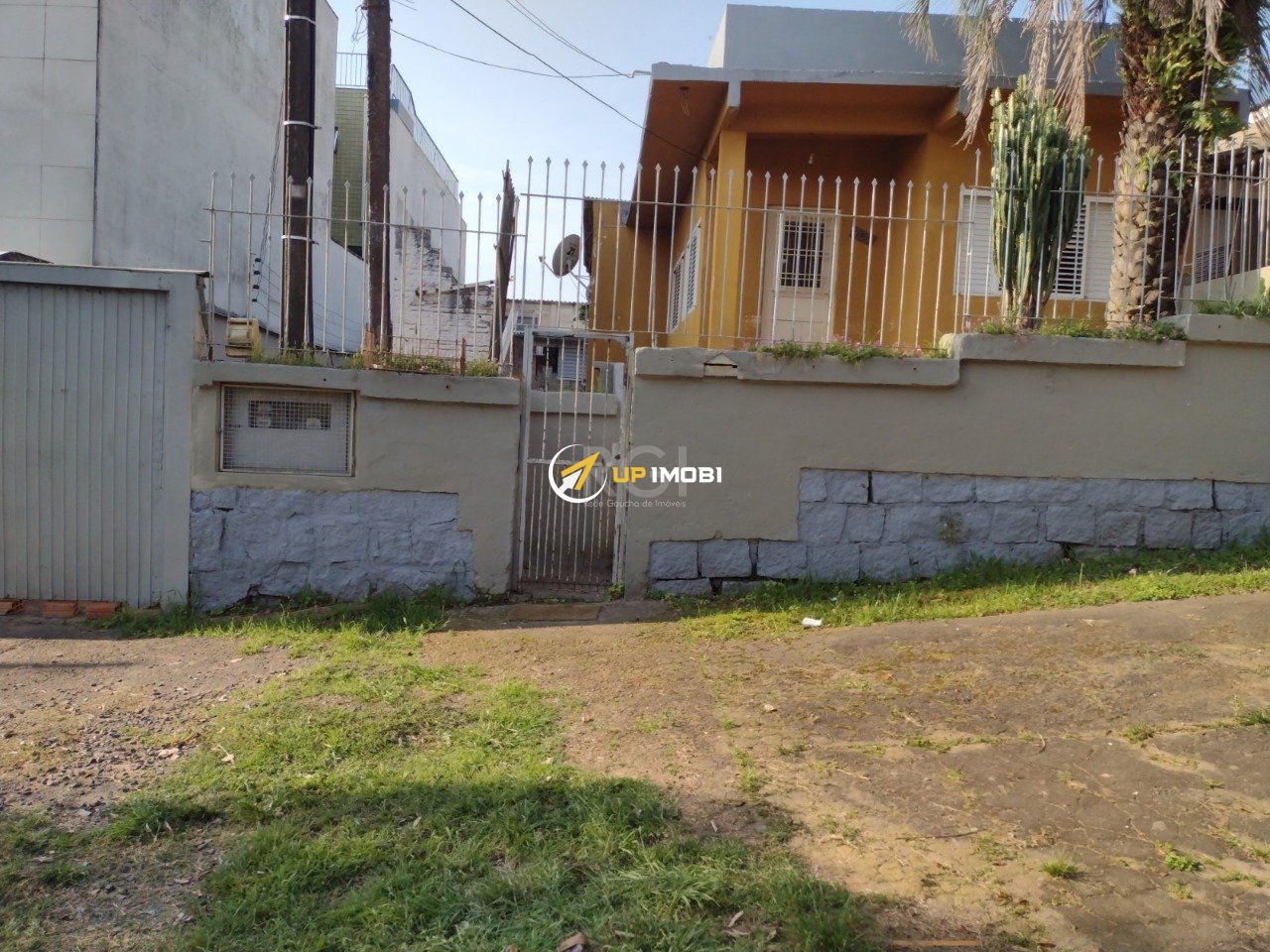 Casa com 250m², 4 dormitórios no bairro Vila Jardim em Porto Alegre para Comprar